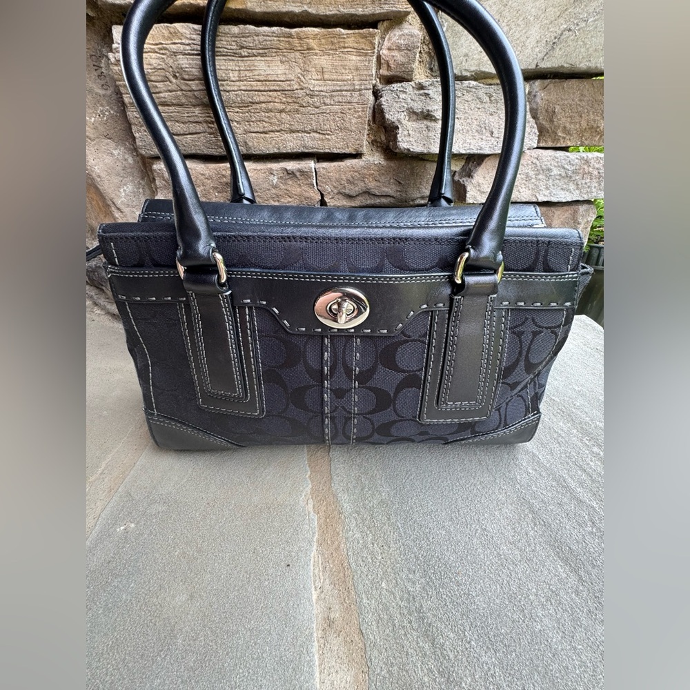 💫Coach Black Satchel Bag with Structured Design💫 - Picture 2 of 7